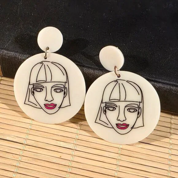 Retro 80s Style Artsy Woman Red LIps Face Vintage Lucite Pendant Dangle earrings - Picture 3 of 8